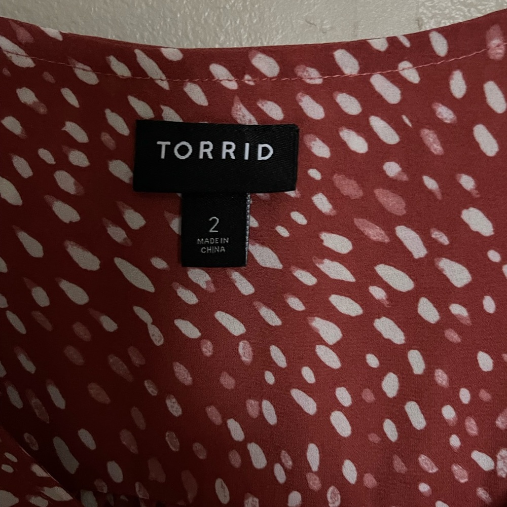 Women’s 2x Beautiful short sleeve blouse from Torrid - Picture 2 of 3